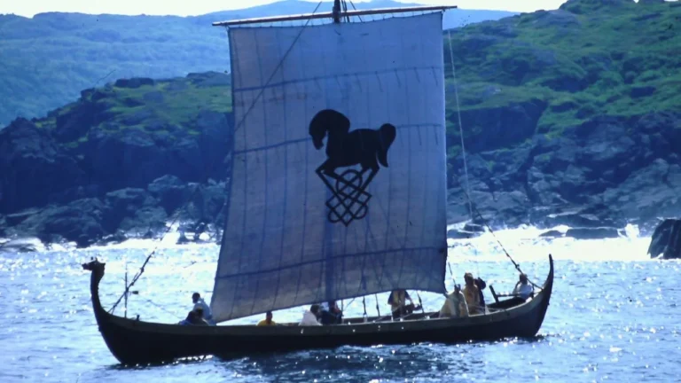 Estúdio de 'A Odisseia' é acusado de não pagar reparos em navio viking usado nas filmagens