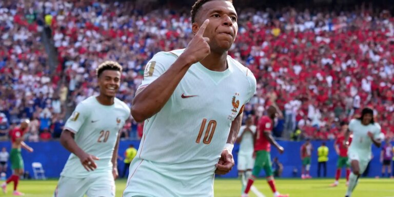 França confirma vaga na semifinal da Copa ao vencer Marrocos 2 a 0