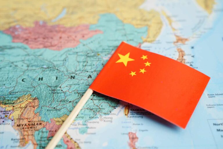 IA DeepSeek desafia gigantes do Ocidente com inovação chinesa