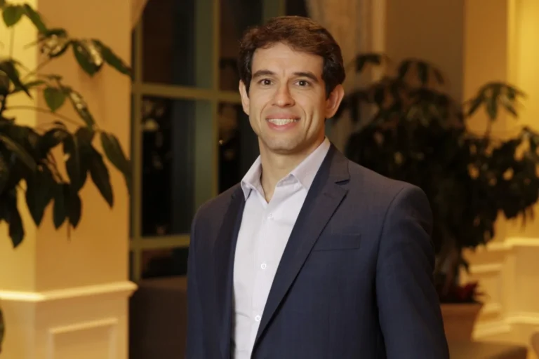 IA: Sete em cada dez CEOs planejam aumentar investimentos, diz EY