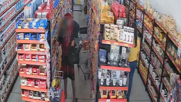 Idosa e jovem são flagradas furtando produtos em supermercado de Uberaba