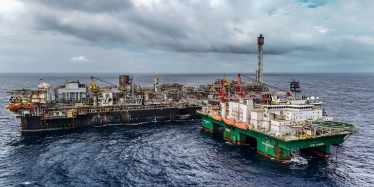 Imposto sobre exportação de petróleo: impacto no turismo e viagens