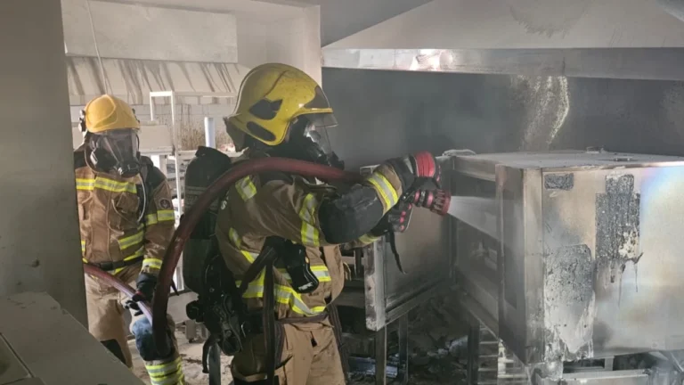 Incêndio em hamburgueria de Uberlândia deixa dois funcionários feridos após explosão de gás