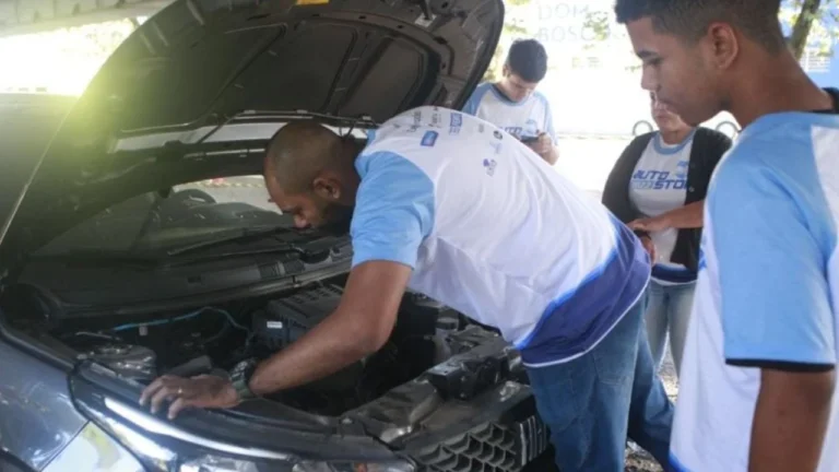Inspeção gratuita de veículos em Uberlândia acontece na Praça Sérgio Pacheco; saiba como participar