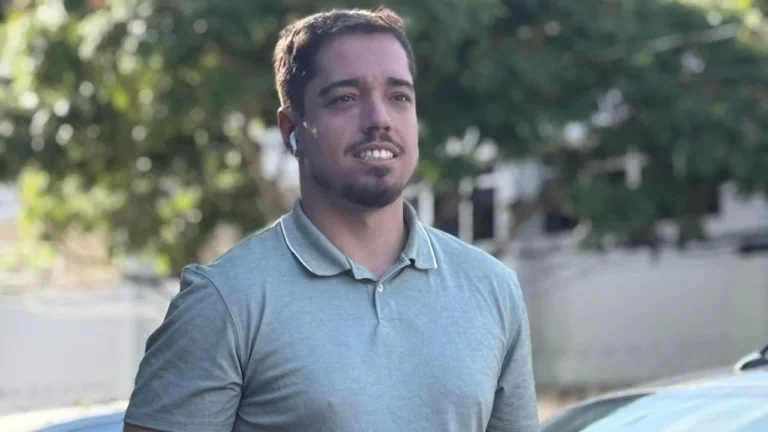 Jornalista Caíque Verli é encontrado morto em apartamento em Vitória; polícia investiga causas da morte