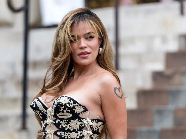 Karol G revela detalhe íntimo de ex no palco da Lux Tour