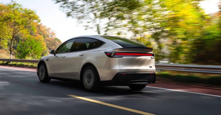 Lançamento do Tesla Model Y L nos EUA com novas tecnologias