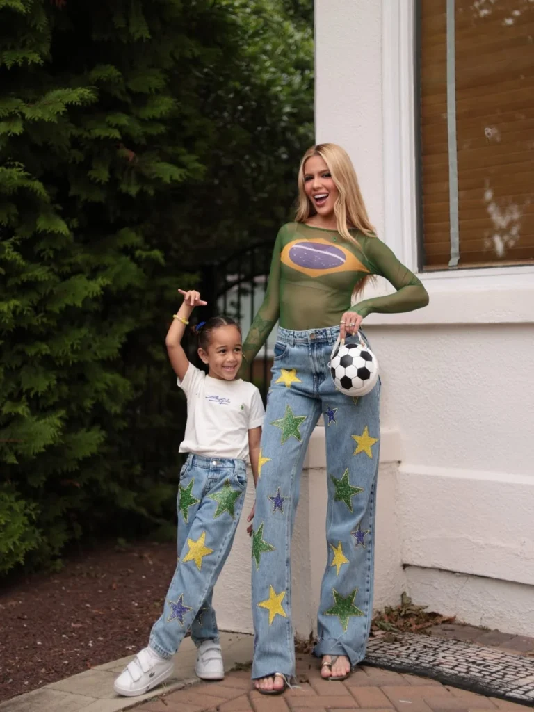 Look mãe e filha de Karoline Lima para torcer pelo Brasil