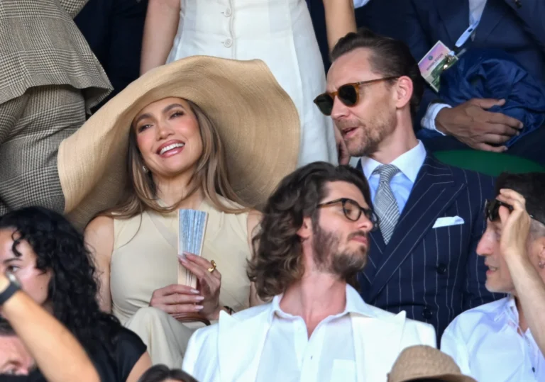 Look monocromático de Jennifer Lopez em Wimbledon 2023