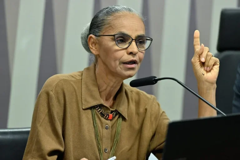 Marina Silva recebe condecoração da França em Brasília
