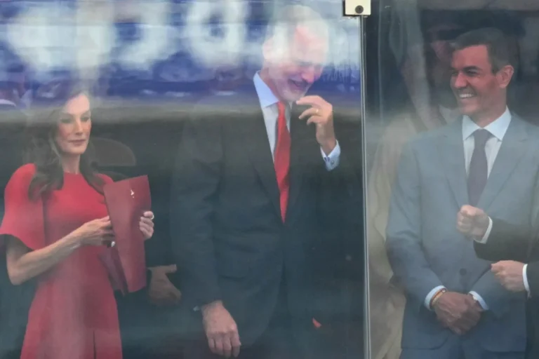 Moda e Estilo: Rei Felipe e Rainha Letizia na Final da Copa