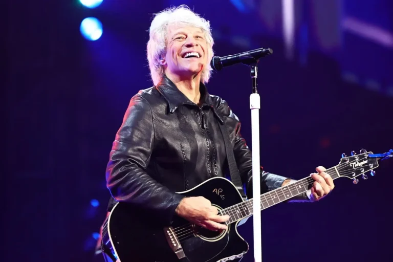 Moda e estilo: Jon Bon Jovi retorna ao palco após cirurgia vocal