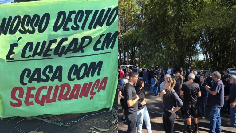 Moradores protestam na MGC-497 em Uberlândia e exigem duplicação da rodovia