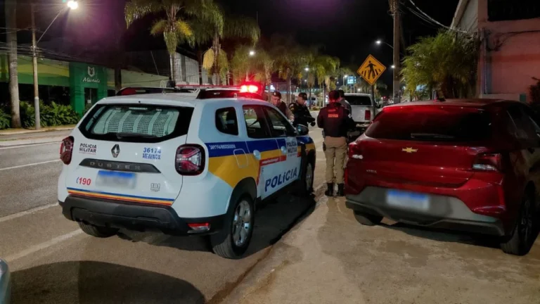 Motorista embriagado colide com viatura da PM em Patos de Minas durante manobra
