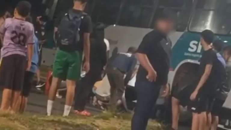 Mulher é atropelada por ônibus em Uberlândia; vídeo do acidente circula nas redes sociais