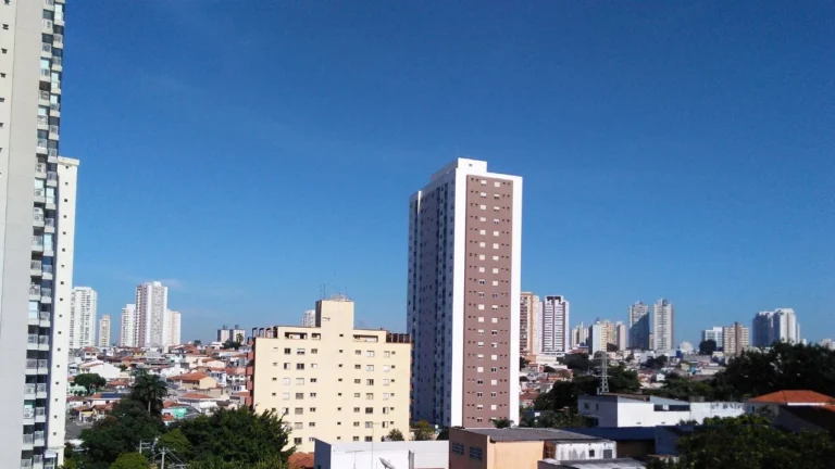 Onda de calor se aproxima do Triângulo Mineiro; temperaturas podem chegar a 34°C nos próximos dias