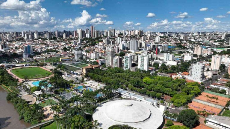 Praia Clube de Uberlândia Alcança Vice-Liderança no Ranking do Comitê Brasileiro de Clubes com 30 Medalhas