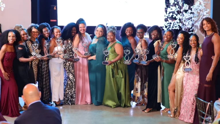 Prêmio Mulheres Negras que Movem a Terra homenageia 65 líderes em Uberlândia