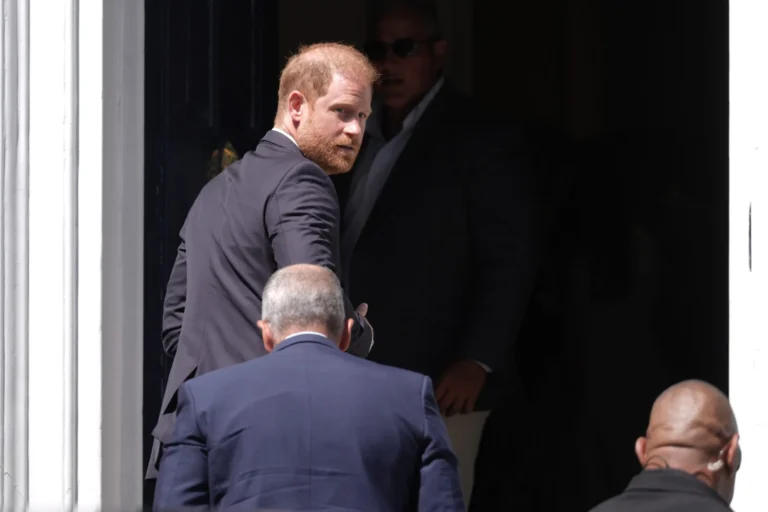 Príncipe Harry e a batalha judicial que impacta a moda britânica