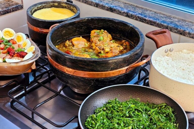 Receita de Frango com Quiabo e Angu Quentinho Saboroso