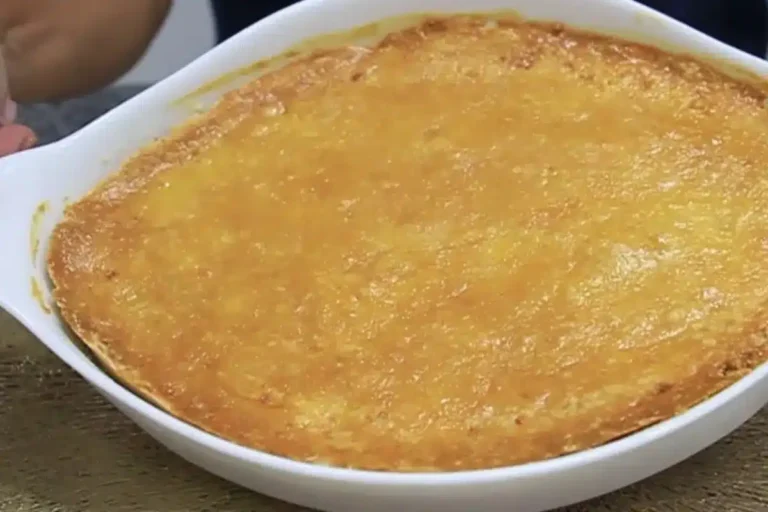 Receita de empadão desmanchando na boca com frango cremoso