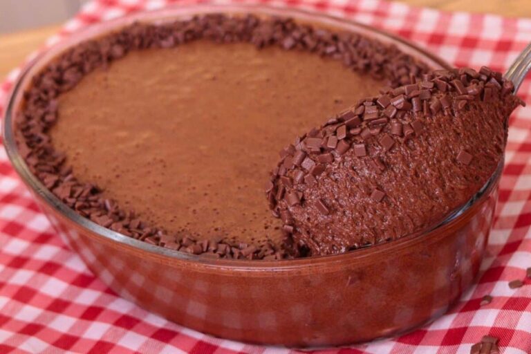 Receita de mousse de chocolate cremosa e aerada irresistível