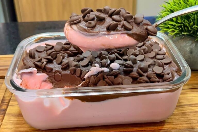 Receita de sobremesa cremosa de chocolate com morango fácil