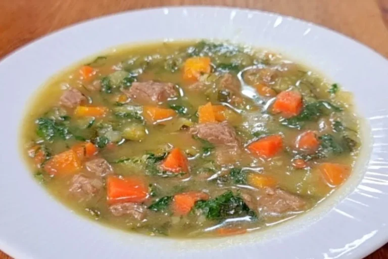 Receita de sopa detox deliciosa e nutritiva para desinchar