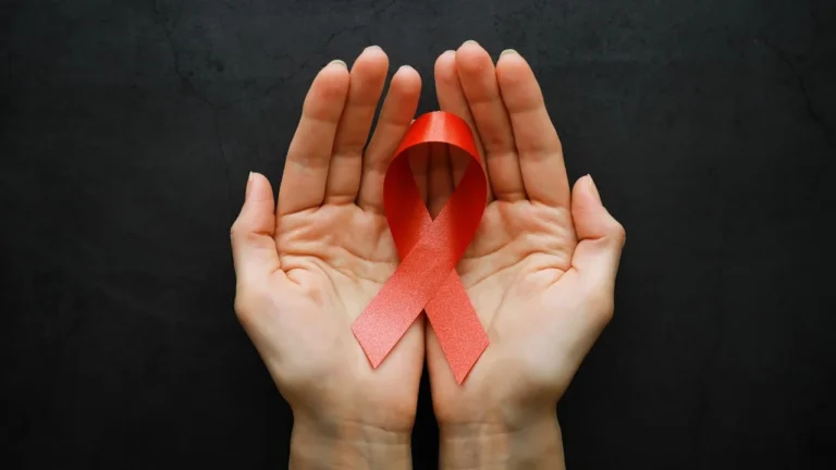 SUS avalia inclusão da PrEP injetável e cientistas anunciam novos casos de remissão do HIV