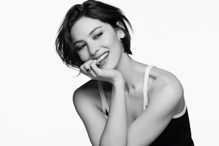 Tendência: Gracie Abrams é o novo rosto do perfume Chanel