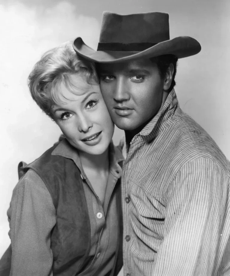 Tendência da Moda: Barbara Eden critica carreira de Elvis em Hollywood