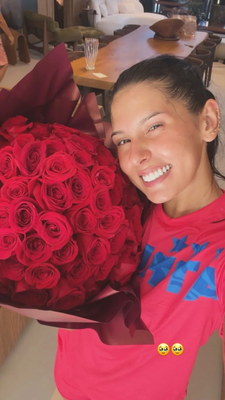 Tendência de Estilo: Ana Castela e o Mistério do Buquê de Flores