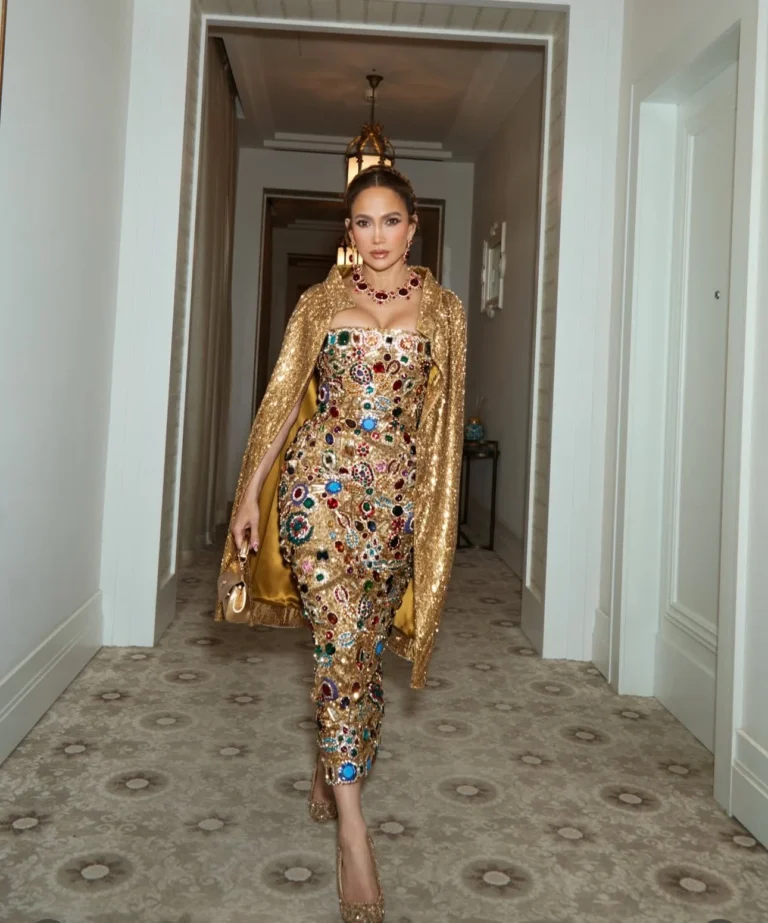 Tendência de alta-costura no aniversário de Jennifer Lopez em Paris