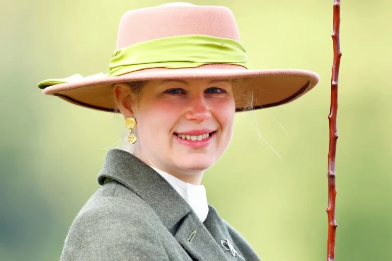 Tendência de estilo: Lady Louise se forma em St. Andrews