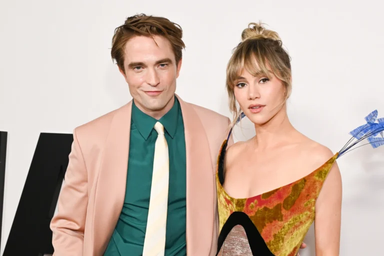 Tendência de estilo: Suki Waterhouse se inspira em Robert Pattinson