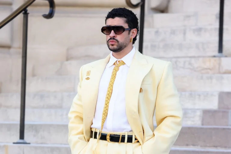 Tendência de moda: Bad Bunny brilha em desfile da Schiaparelli