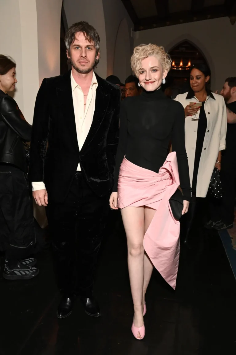 Tendência de moda: Julia Garner e Mark Foster se separam