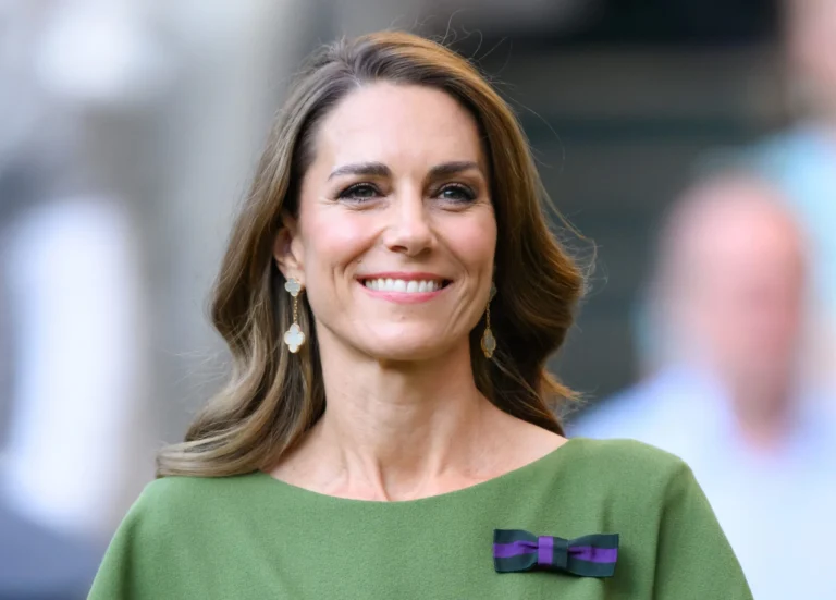 Tendência de moda: Kate Middleton presenteia Arthur Fery em Wimbledon