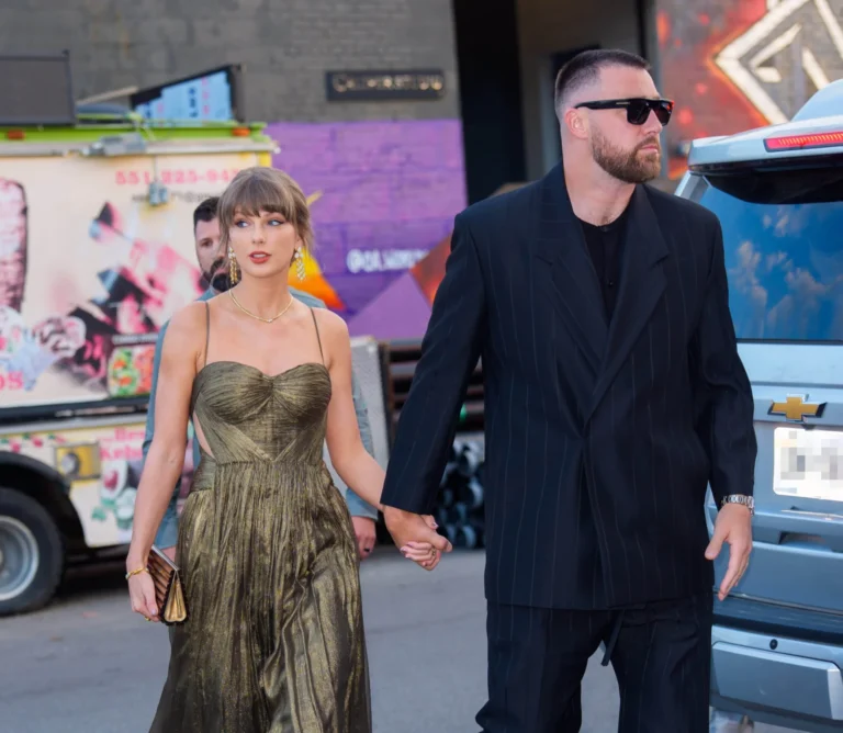 Tendência de moda: Taylor Swift e Travis Kelce doam US$ 26 milhões