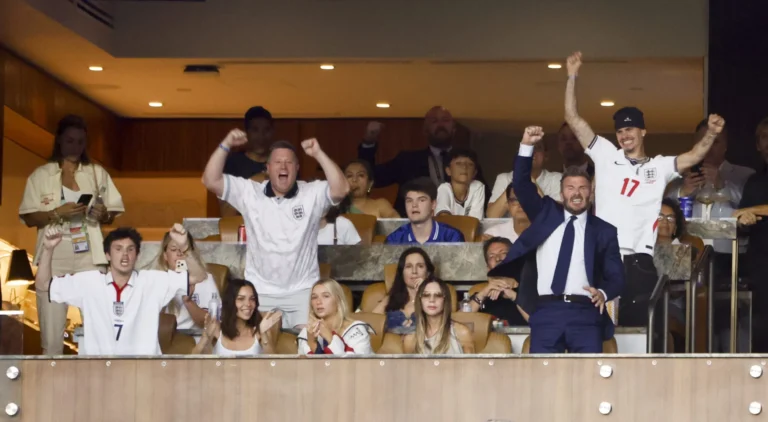 Victoria Beckham e família celebram vitória da Inglaterra na semifinal