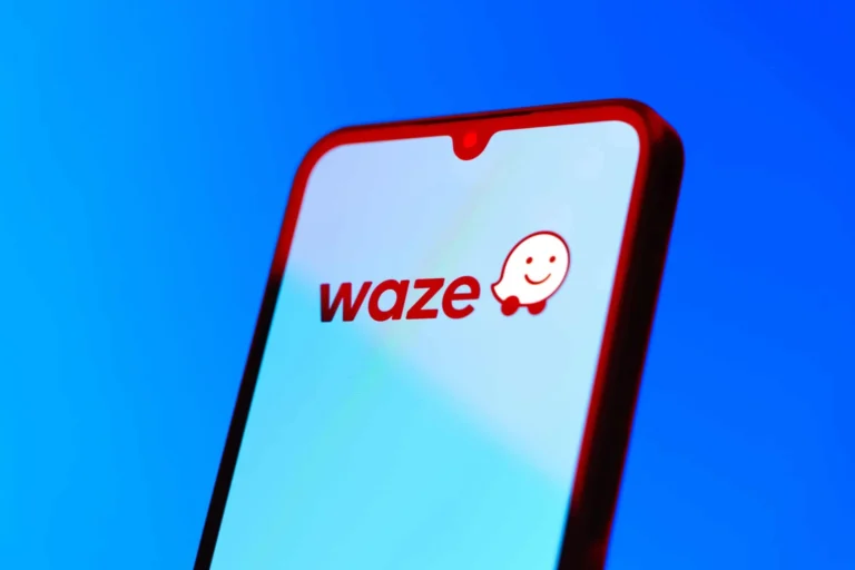 Waze lança nova IA para interação por voz e inovação tecnológica