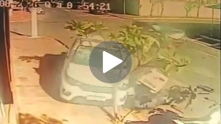 Acidente entre carros em Patos de Minas derruba três motos e deixa duas mulheres feridas