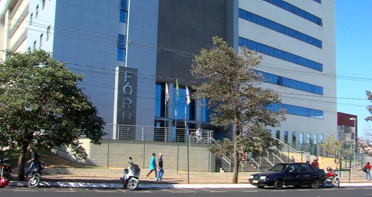 Audiência sobre tentativa de homicídio em Uberlândia envolve sequestro e esfaqueamento de vítima em 2025