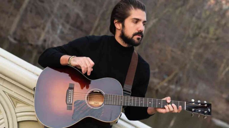 Gabriel Gonti, cantor de Patos de Minas, é indicado ao Grammy Latino com álbum "De Perto (Ao Vivo)"