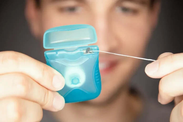 Hábitos que prejudicam dentes e gengivas e afetam sua saúde
