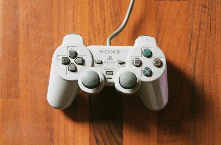 Jogo DIFICÍLIMO do PlayStation 1 ganha tradução para o inglês