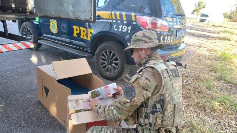 PRF apreende 75 mil maços de cigarros contrabandeados após perseguição na BR-262 em Córrego Danta