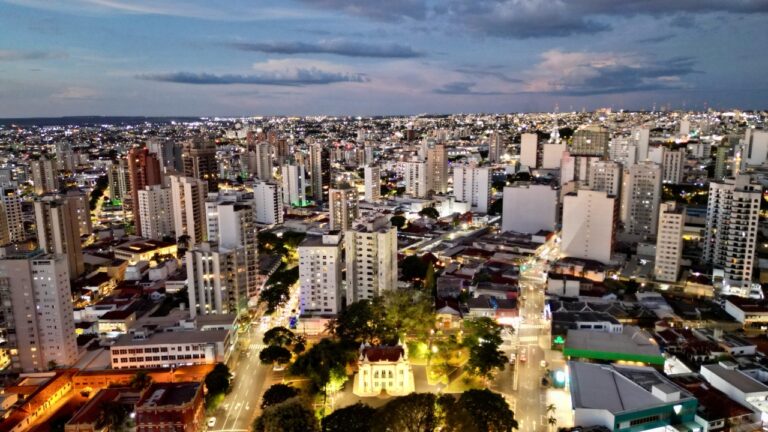 Uberlândia celebra 138 anos com programação gratuita de shows, cinema e arte