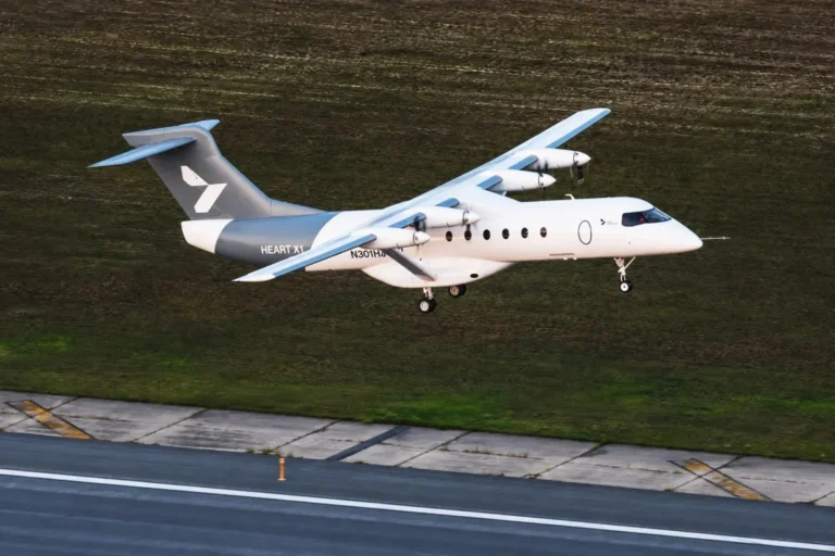Avião elétrico X1, de 11 toneladas, realiza primeiro voo nos Estados Unidos