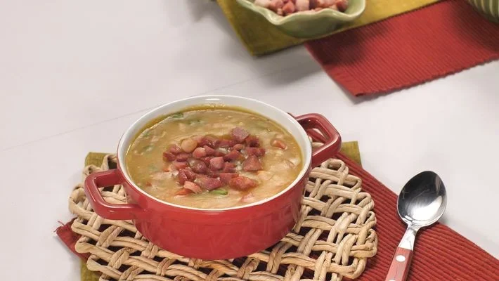 Caldinho de mandioca com calabresa e bacon